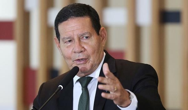 Mourão garante que vacina contra a Covid-19 será distribuída em todo Brasil