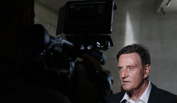 Prefeito do Rio de Janeiro, Marcelo Crivella, é encaminhado pela Polícia Civil à Delegacia Fazendária