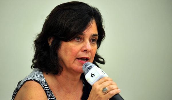 Primeiras doses de vacina da AstraZeneca estarão disponíveis em fevereiro; diz presidenta da Fiocruz 