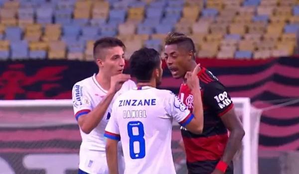 Laudos do Bahia devem sinalizar que Ramírez não ofendeu racialmente Bruno Henrique; caso Gérson segue aberto