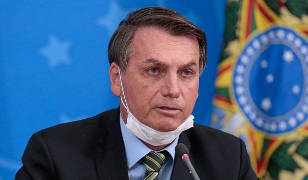 "Caso exercesse pressões, seria acusado de irresponsabilidade", diz Bolsonaro sobre 'pressa' para vacina contra Covid-19