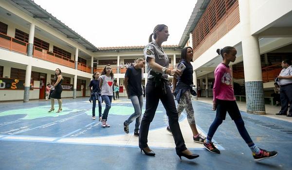 Portaria do Ministério da Educação prevê instalação de 54 escolas militares em 2021