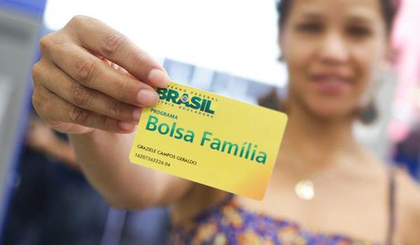 Governo amplia prazo de saques do Bolsa Família para evitar aglomerações nos locais de pagamentos