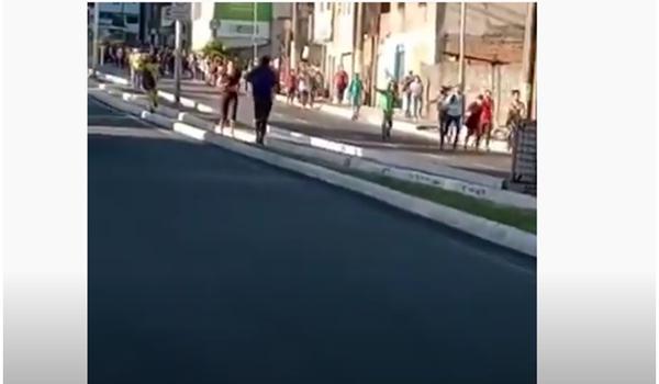 'Arrastão' provoca pânico e correria de pedestres na Av. Suburbana;  veículos trafegam na contramão 