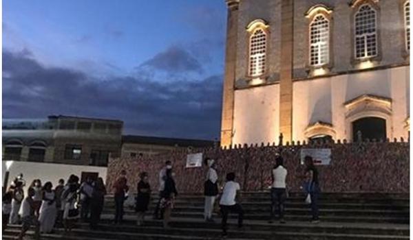 Devotos seguem protocolos de segurança e celebram 'Sexta da Proteção' na Igreja do Bonfim