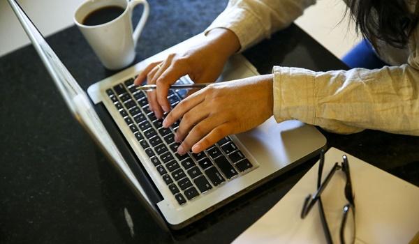 Excesso de trabalho e pandemia podem desencadear Síndrome de Burnout, alerta especialistas