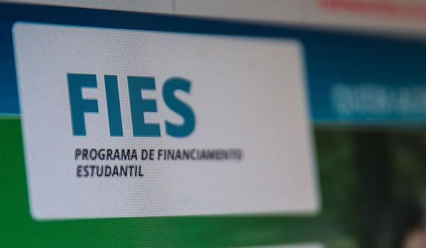 Fies 2021 terá 91 mil vagas e utilizará notas do Enem de anos anteriores, diz MEC