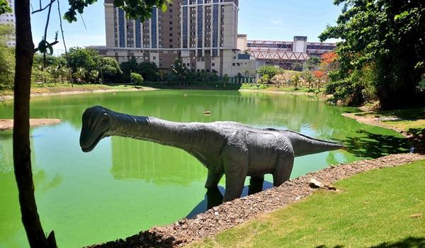 Com réplicas de dinossauros, lagoa passa por revitalização e será inaugurada nesta terça-feira no Stiep