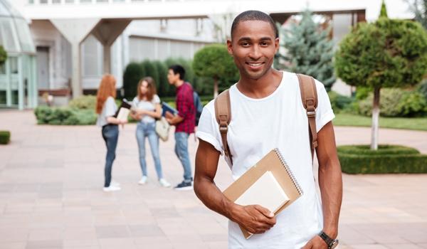 Enem: materiais gratuitos de redação servem como apoio para os estudos; veja como baixar