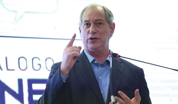 Ciro Gomes diz que Bolsonaro "condena mais brasileiros à morte" ao atrasar vacinação