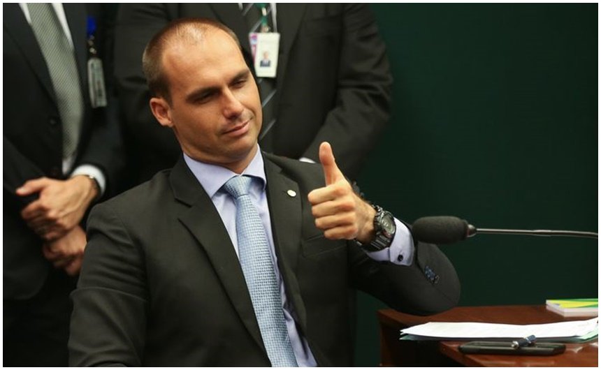 "Enfiem a máscara no rabo", diz Eduardo Bolsonaro durante transmissão nas redes sociais