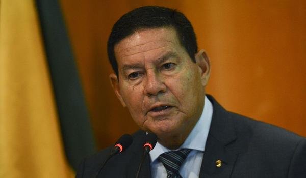 Mourão afirma não temer a candidatura de Lula à presidência em 2022; "se o povo quiser a volta, paciência"