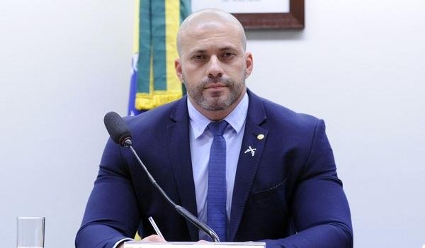 O ministro Alexandre de Moraes, do Supremo Tribunal Federal (STF), negou o pedido de liberdade para o deputado Daniel Silveira (PSL-RJ). Ele foi detido no dia 16 de fevereiro, após divulgar um vídeo c