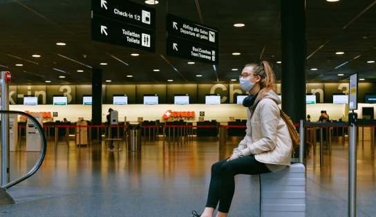 Máscaras de acrílico, bandanas e 'face shield' estão proibidos em aeroportos, determina Anvisa