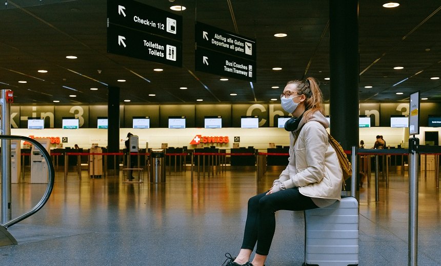 Máscaras de acrílico, bandanas e 'face shield' estão proibidos em aeroportos, determina Anvisa