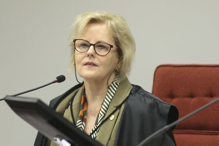 Ministra Rosa Weber pede mais tempo e interrompe julgamento sobre decreto de armas no STF