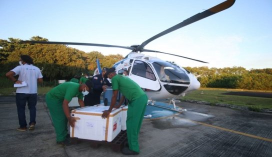 Novo lote de vacina contra a Covid-19 chega à Bahia e é distribuído por aeronaves ao interior nesta quarta