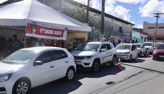 Idosos com 72 anos começam a ser imunizados em Lauro de Freitas nesta quinta-feira