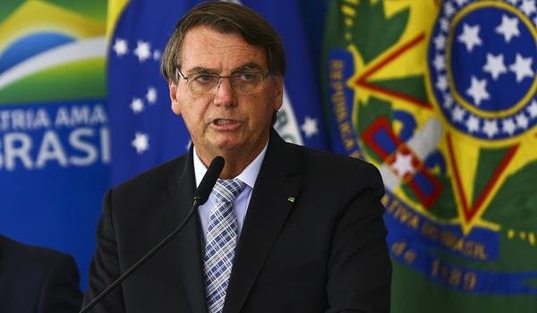 Bolsonaro diz que Lula "não vai ficar elegível" para 2022