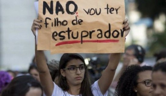 Projeto de Lei que prevê "bolsa estupro" gera protesto na internet; "não é proteção, é violência"