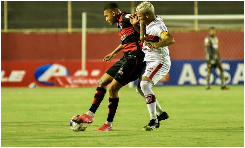 Vitória empata com CRB e desperdiça chance de alcançar liderança do grupo B