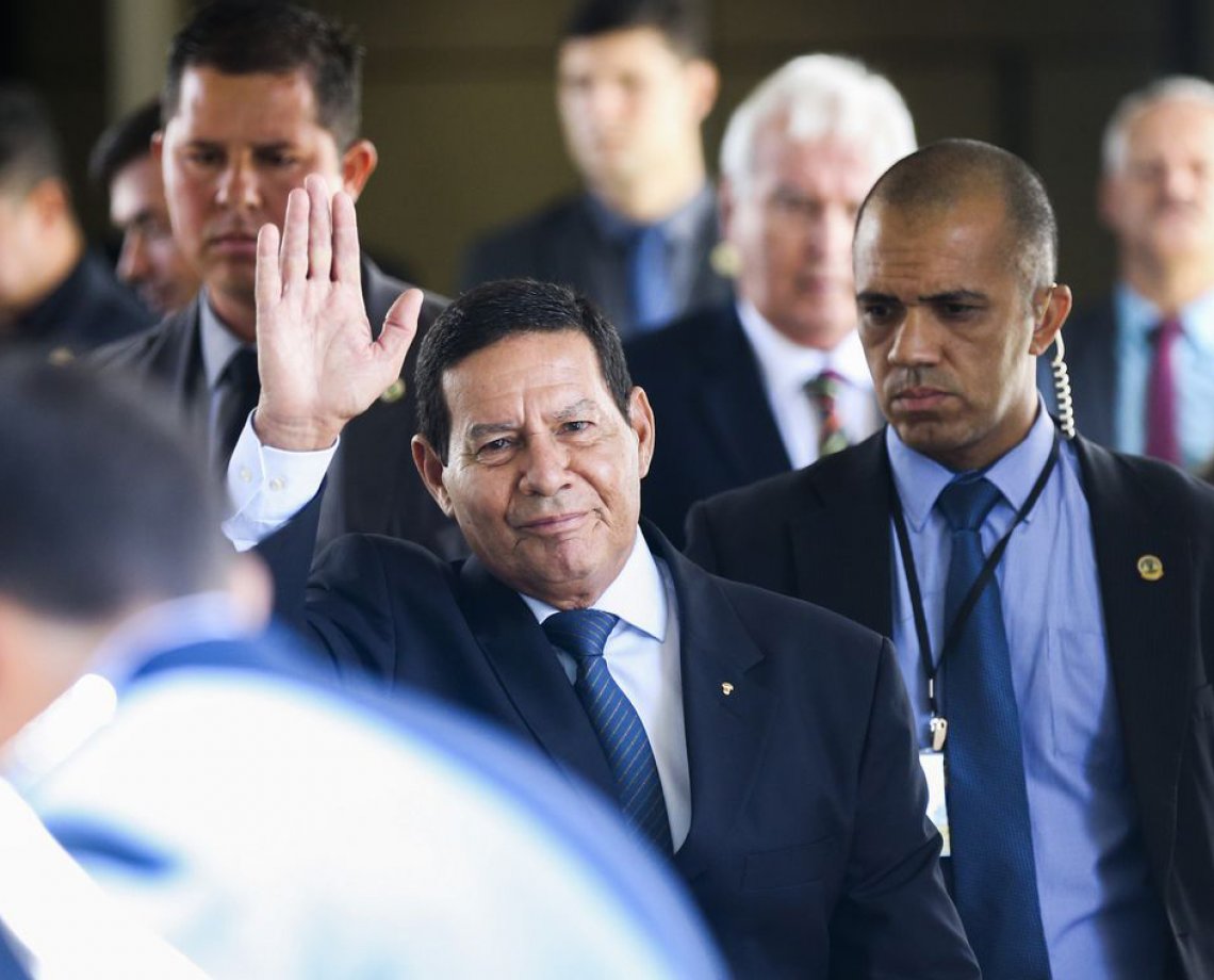 Mourão diz que número de mortes pela Covid-19 "já ultrapassou limite do bom senso"; mais de 300 mil morreram