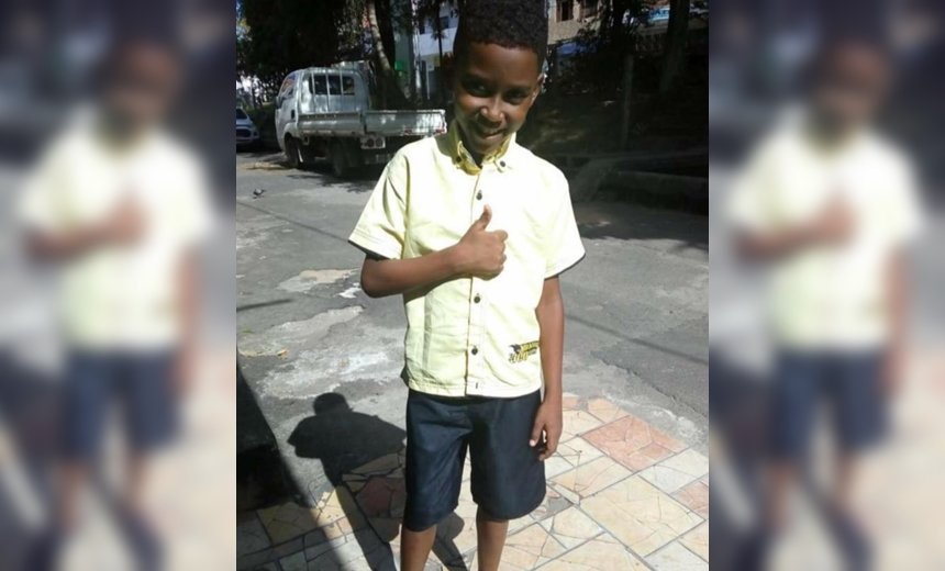 Criança de 9 anos é morta a tiros na porta de casa no Vale das Pedrinhas; moradores acusam PMs 