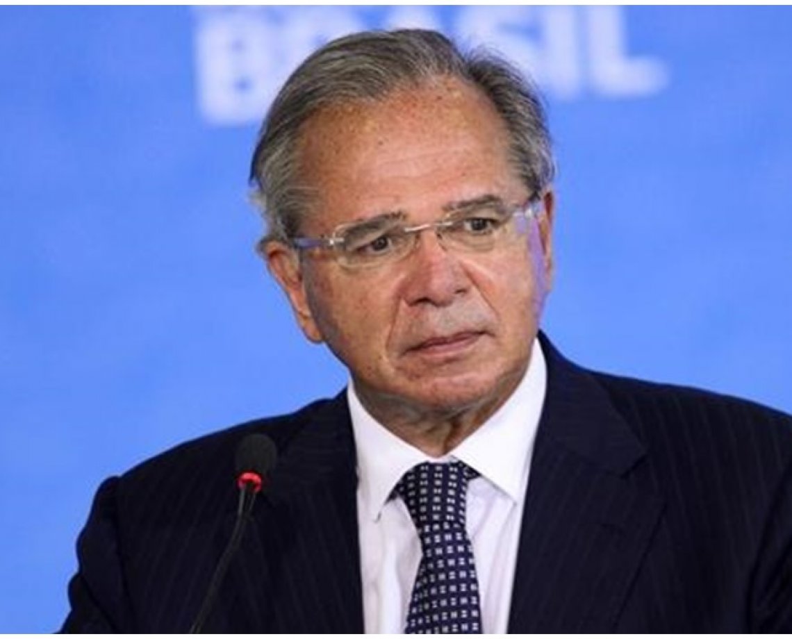 Ministro da Economia Paulo Guedes é vacinado contra a Covid-19, em Brasília