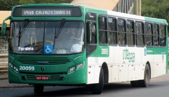 Dois ônibus são assaltados na manhã desta quarta em Salvador; criminoso disparou dentro de coletivo