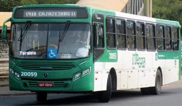 Dois ônibus são assaltados na manhã desta quarta em Salvador; criminoso disparou dentro de coletivo