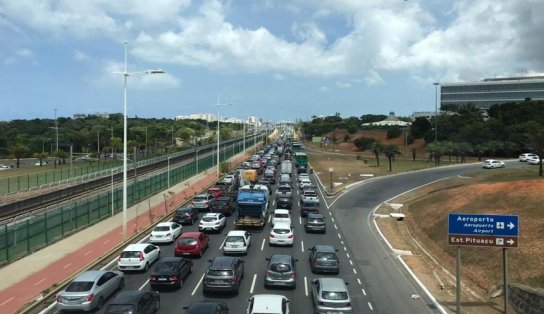 Após manifestação no CAB, PMs saem em carreata em direção ao Farol da Barra; trânsito complica na cidade