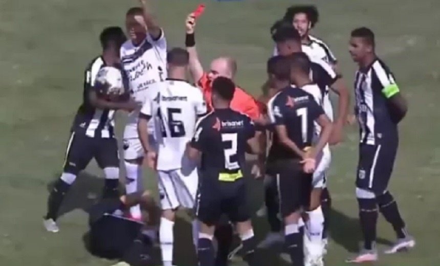 Copa do Nordeste: clássico paraibano tem jogador expulso com apenas 10 segundos de jogo; assista ao lance