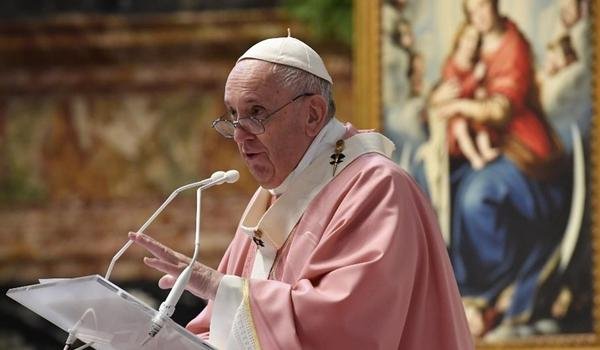 Papa Francisco pede que países ricos compartilhem vacinas com países pobres em mensagem de Páscoa