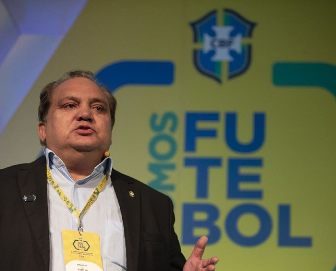 Lateral do tetra, ex-jogador Branco recebe alta e comemora aniversário em casa após se recuperar da Covid