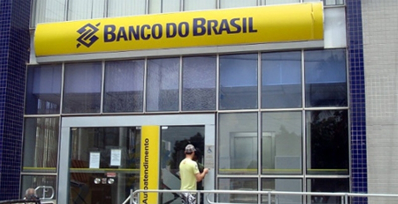 Bando que obrigou gerente de banco a usar cinta com explosivos continua foragido