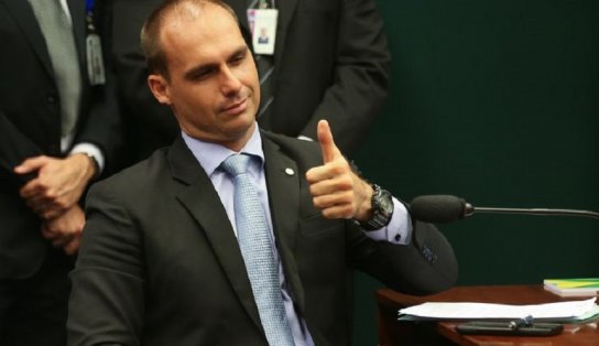 Relator pede arquivamento de processo contra Eduardo Bolsonaro; deputado sugeriu a volta do AI-5