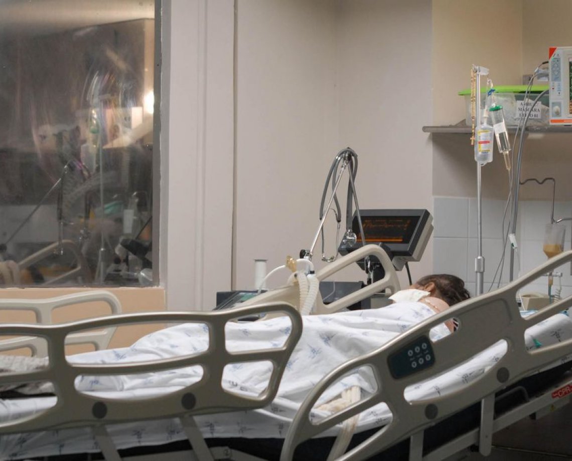 Vírus circula com intensidade e pandemia pode continuar em níveis críticos em abril, alerta Fiocruz