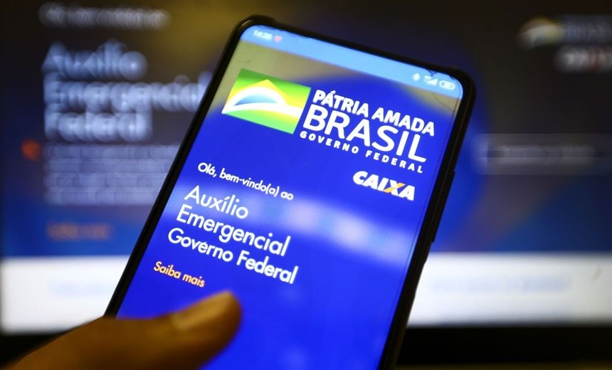 Mais da metade dos beneficiários gasta auxílio de forma digital, diz presidente da Caixa