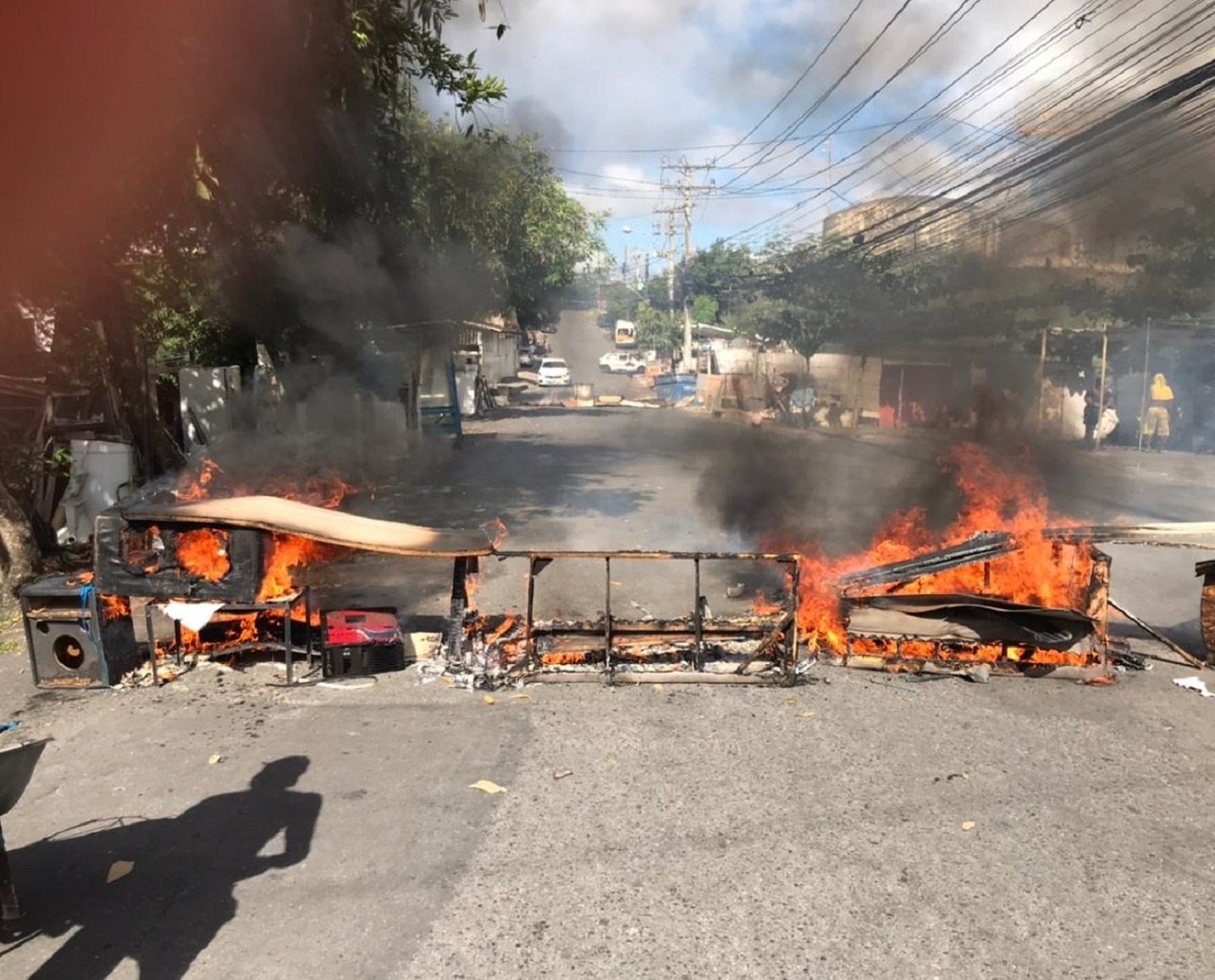 Tentativa de chacina: moradores relatam pânico que deixou dois mortos e três baleados em Salvador 