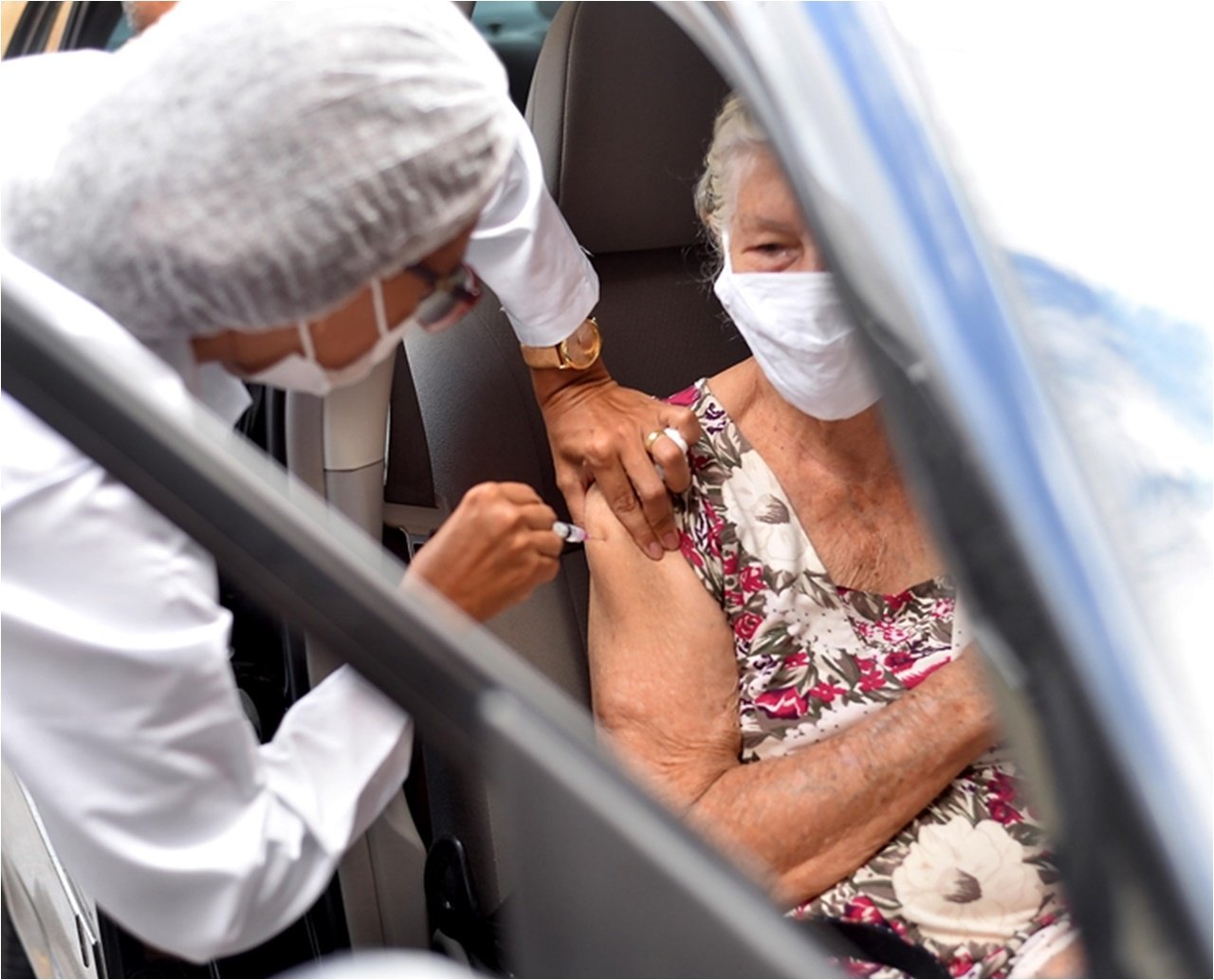 Vacinação contra Covid-19 segue apenas com segunda dose nesta quarta em Salvador