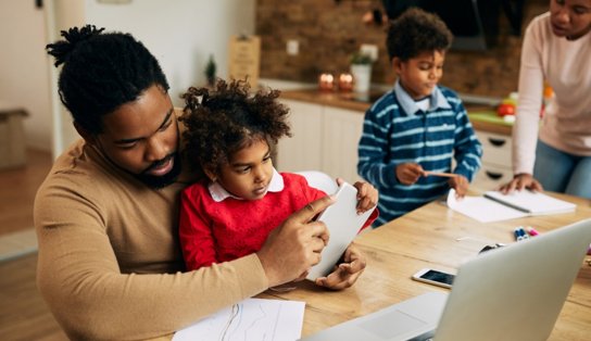 Plataforma gratuita traz conteúdos para complementar ensino da alfabetização; confira