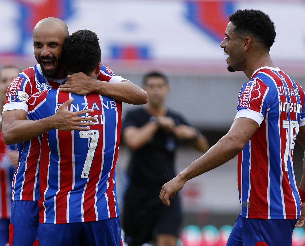 Bahia goleia CRB e garante vaga na semifinal da Copa do Nordeste; Fortaleza será o adversário 