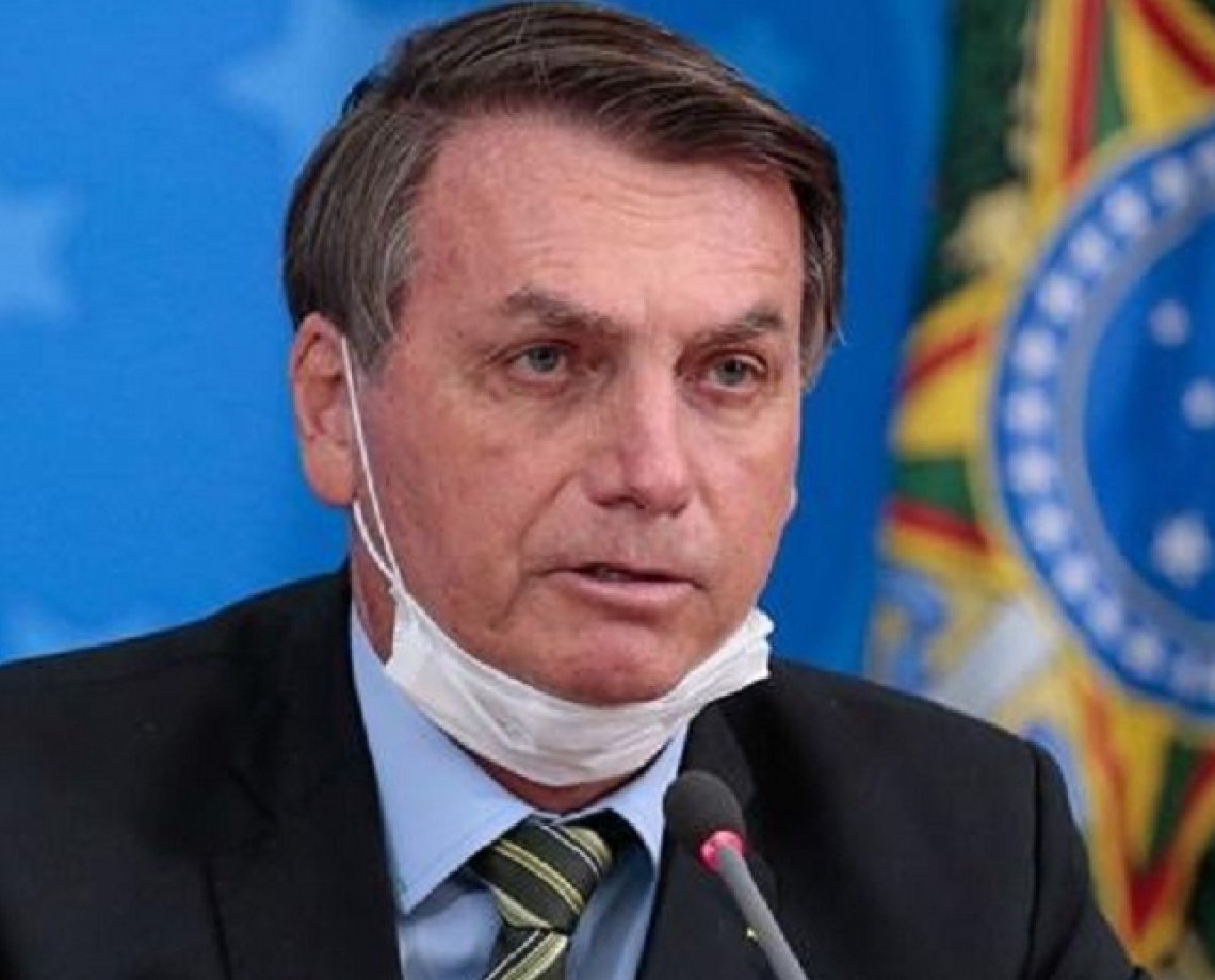 Bolsonaro diz que Fiocruz entrega mais 18 milhões de vacinas neste mês de abril