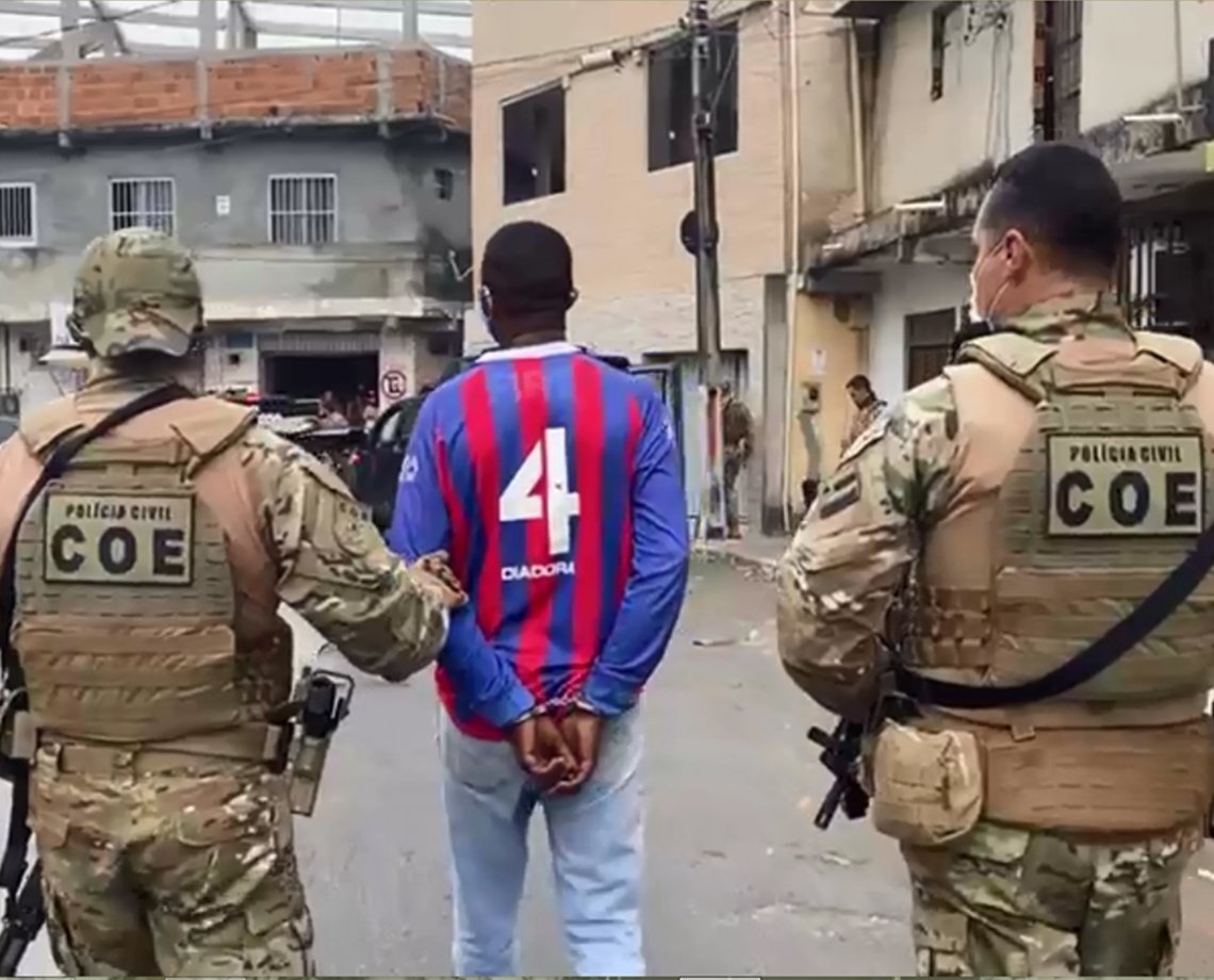 Em 24 horas, Justiça solta ex-policial e comparsas suspeitos de tráfico de drogas na Boca do Rio