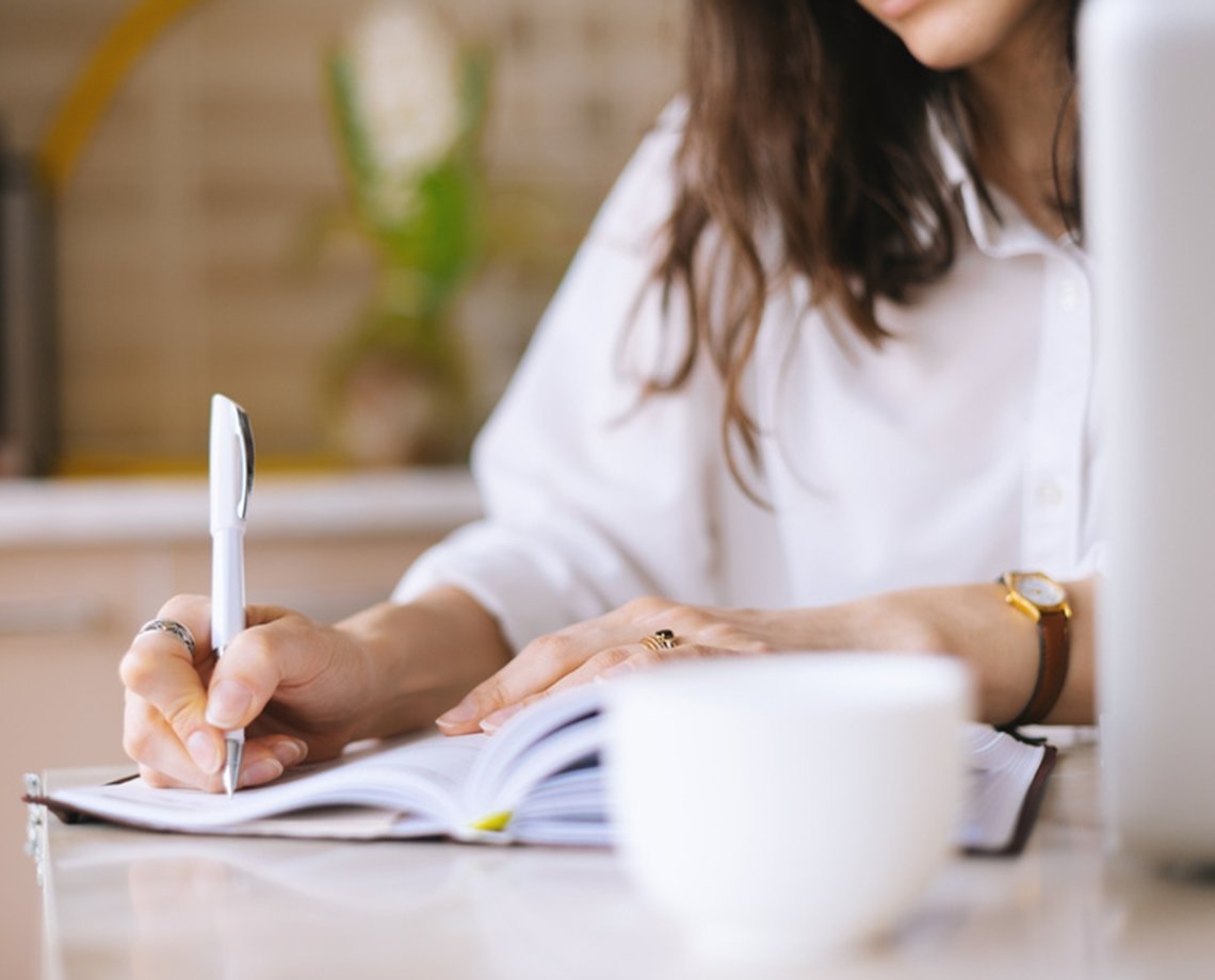 Coletivos virtuais unem escritoras para valorizar obras escritas por mulheres