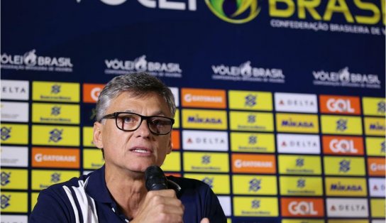 Com Covid, técnico da seleção brasileira de vôlei Renan Dal Zotto é intubado