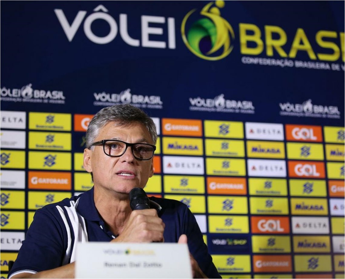 Com Covid, t&eacute;cnico da sele&ccedil;&atilde;o brasileira de v&ocirc;lei Renan Dal Zotto &eacute; intubado