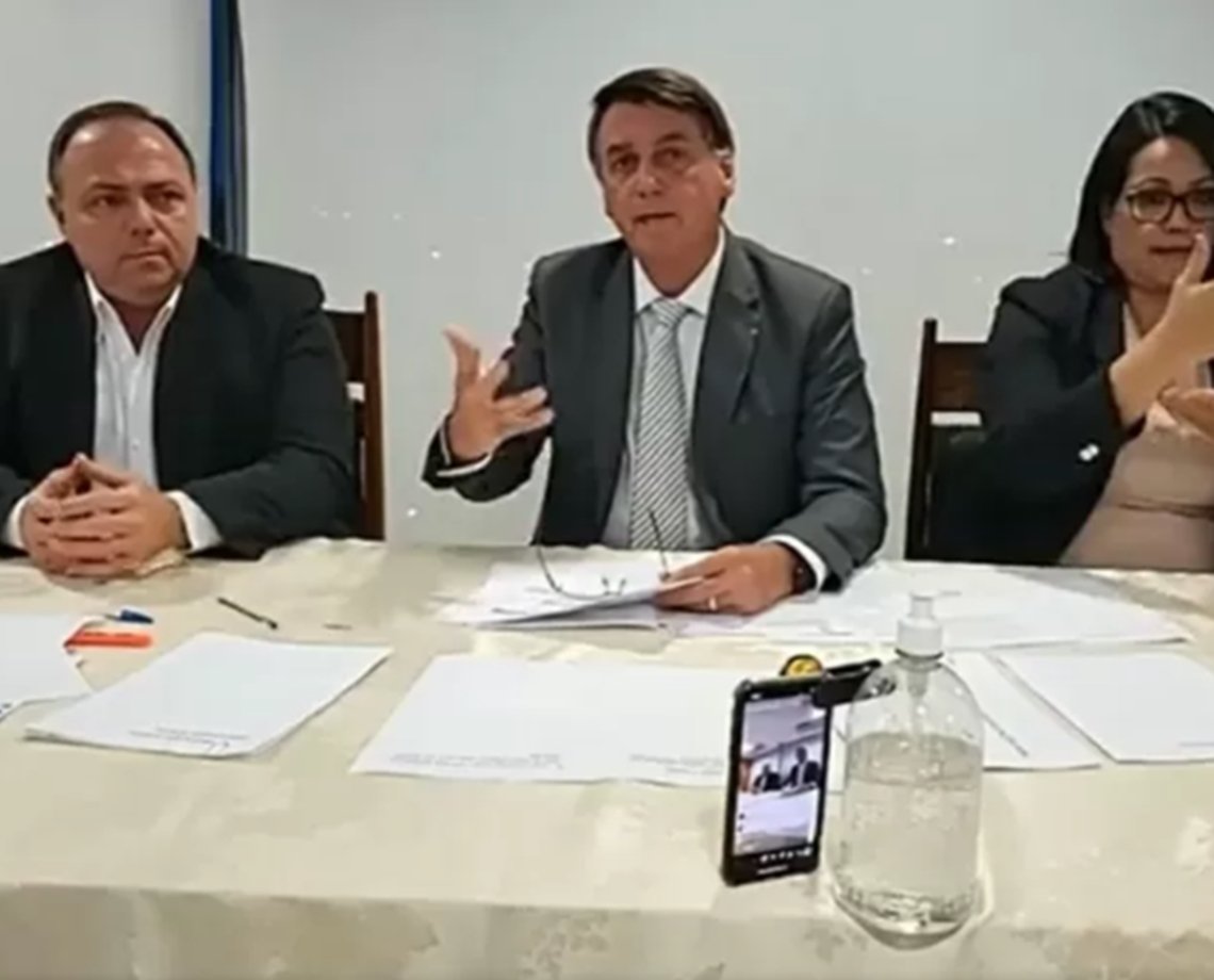 Vídeo de live de Bolsonaro é removido do Youtube por promover "informação incorreta sobre a Covid-19"