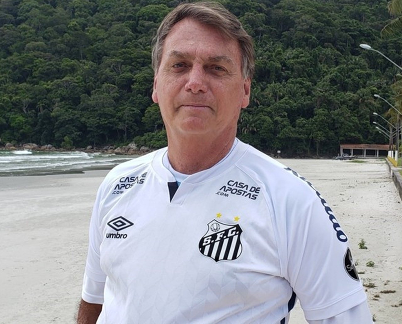 Com férias no valor de R$ 2 milhões, CGU diz que Bolsonaro trabalhou na praia