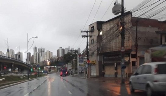 Salvador segue com tempo chuvoso neste feriado de Tiradentes e Defesa Civil se mantém alerta na cidade